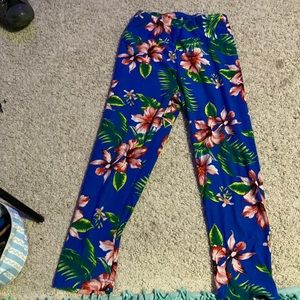 Selling floral leggings that I’ve worn like 3 times max.